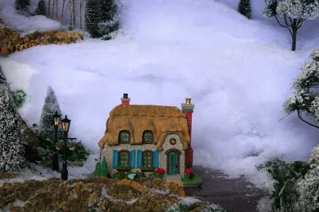 Lemax abigail's cottage Caddington Village 2024 - image 4