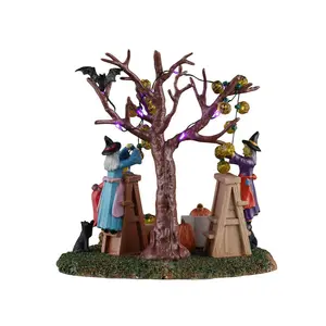 Lemax decorating the spooky tree Spooky Town 2026 - image 4