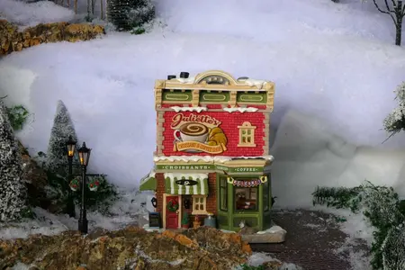 Lemax juliette's croissant & coffee shop Caddington Village 2024 - image 4