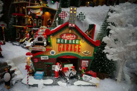 Lemax santa’s hot rod garage Santa's Wonderland 2022 - image 3
