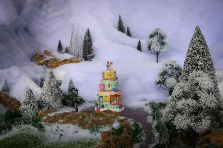 Lemax wendy's wedding cakes Sugar 'N' Spice 2024 - image 5
