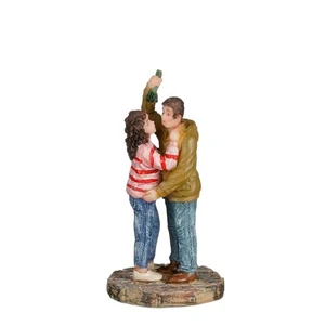 Luville Sledgeholm Kissing under the mistletoe